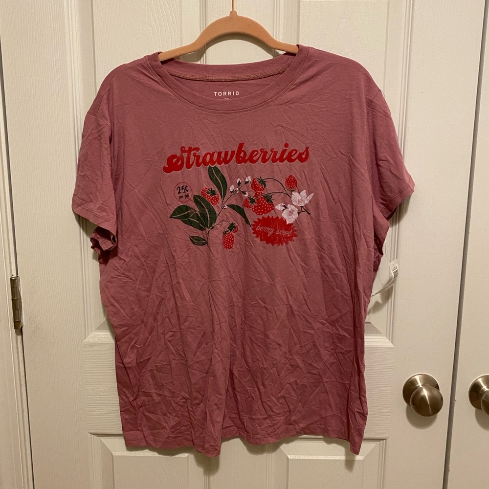 Torrid size 00x 10 M/L Strawberry Graphic Tee Classic Fit